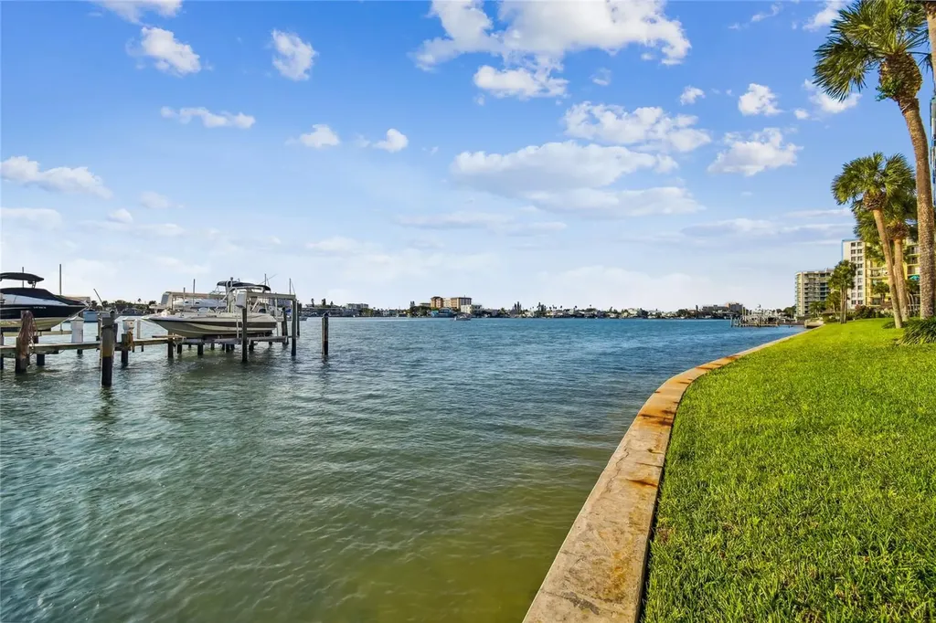 644 Island Way Clearwater FL 33767