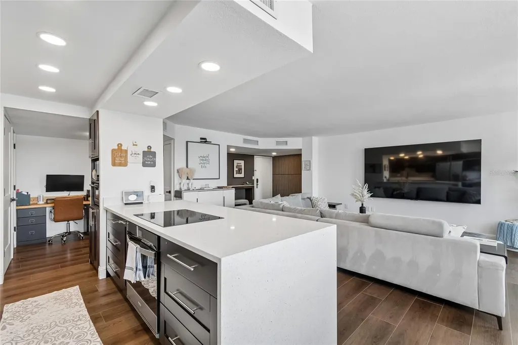 644 Island Way Clearwater FL 33767