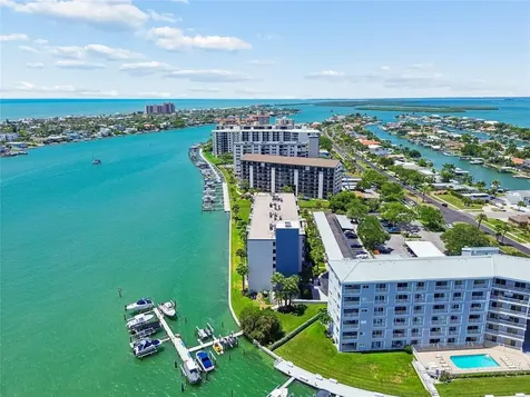 644 Island Way Clearwater FL 33767