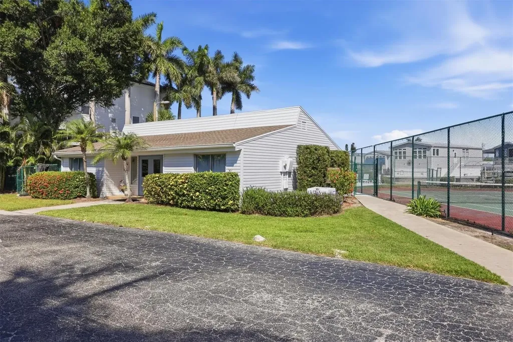 1714 69th Avenue W Bradenton FL 34207
