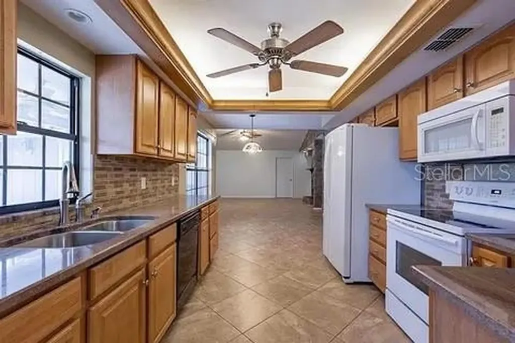 7528 River Country Drive Weeki Wachee FL 34607