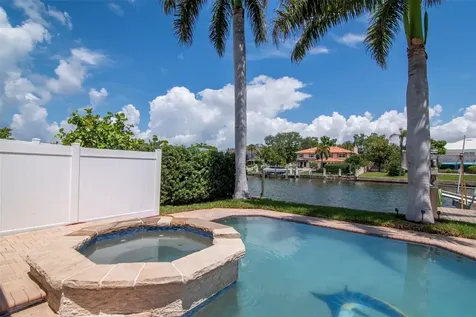 4927 W Melrose Avenue N Tampa FL 33629