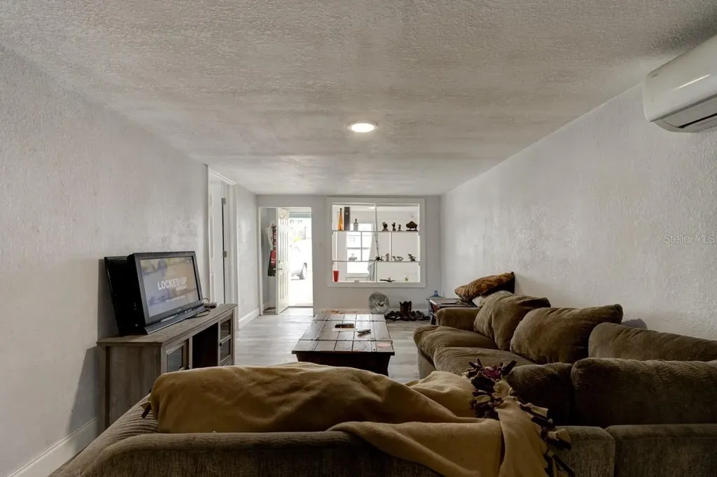 124 S Noble Daytona Beach FL 32118