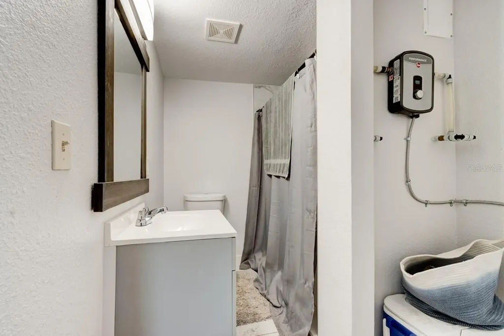 124 S Noble Daytona Beach FL 32118