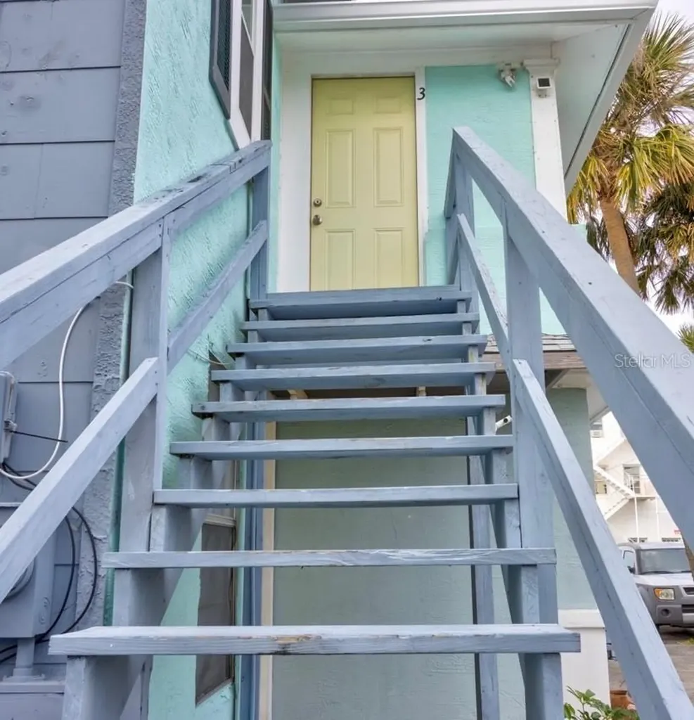 124 S Noble Daytona Beach FL 32118