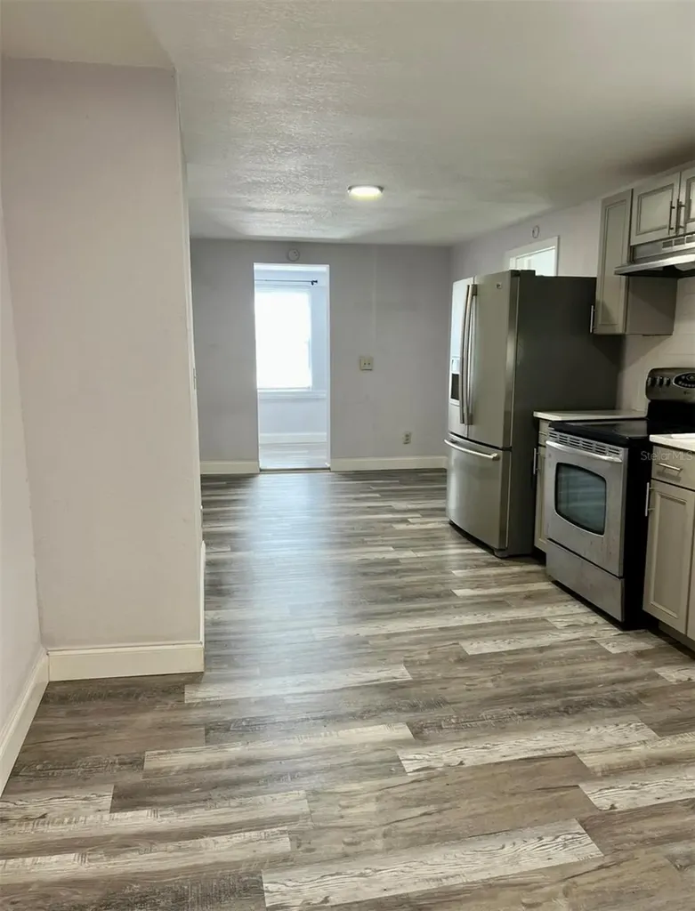 124 S Noble Daytona Beach FL 32118
