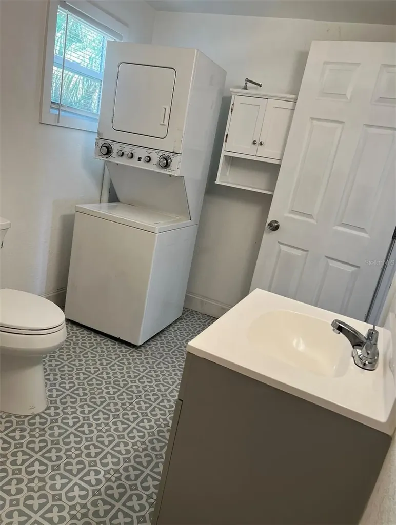 124 S Noble Daytona Beach FL 32118