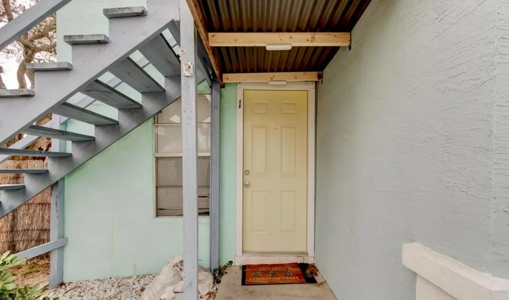 124 S Noble Daytona Beach FL 32118