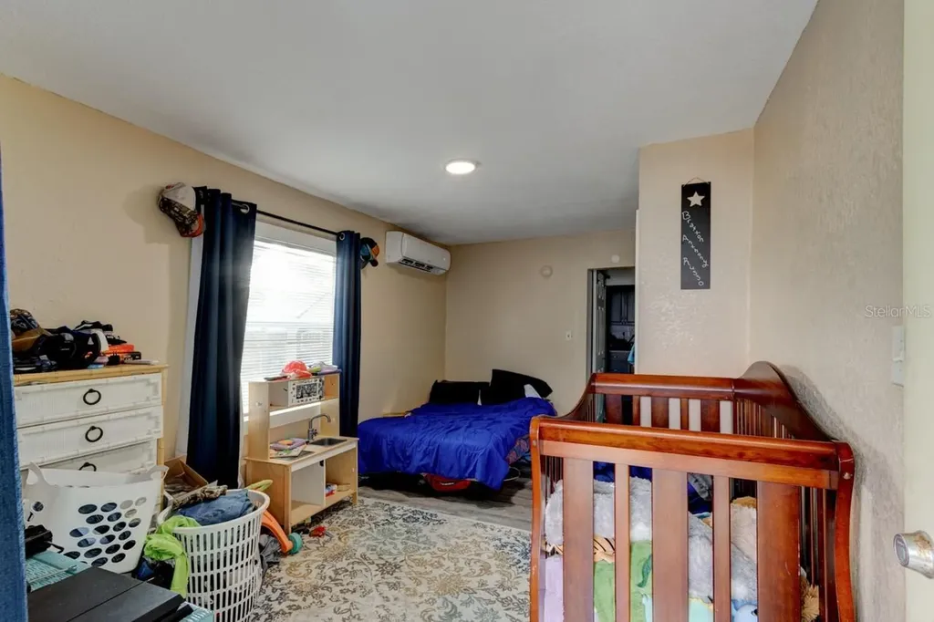 124 S Noble Daytona Beach FL 32118