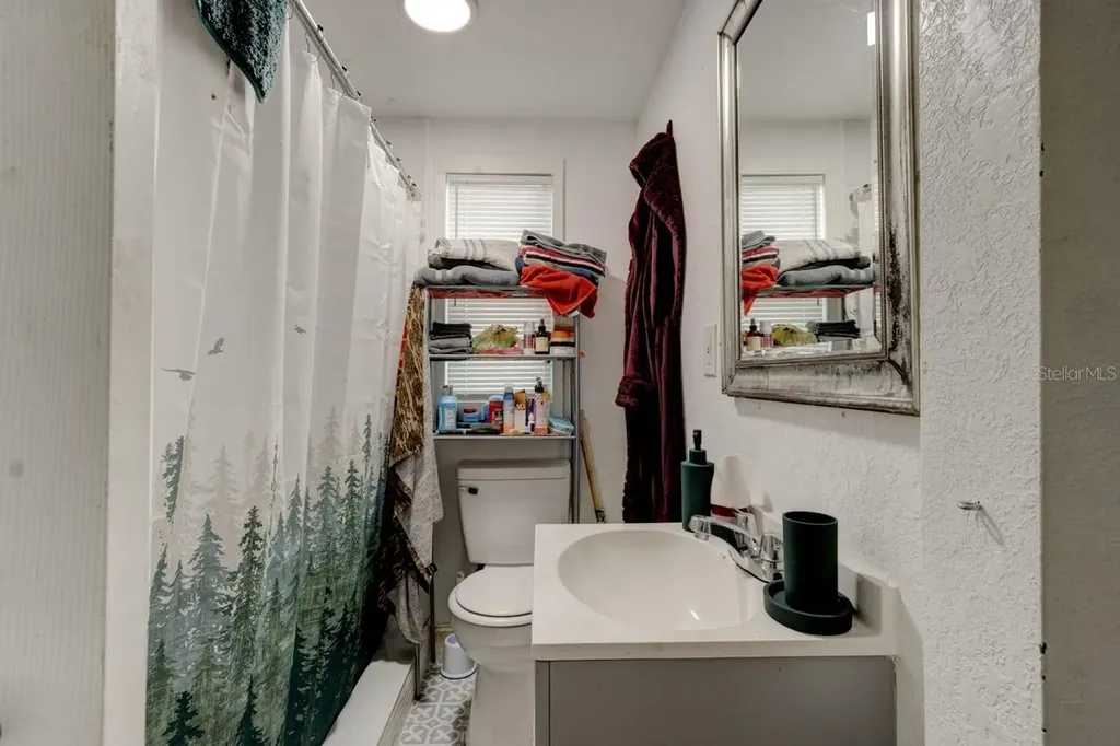 124 S Noble Daytona Beach FL 32118