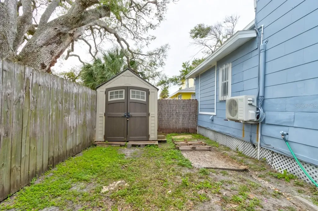 124 S Noble Daytona Beach FL 32118