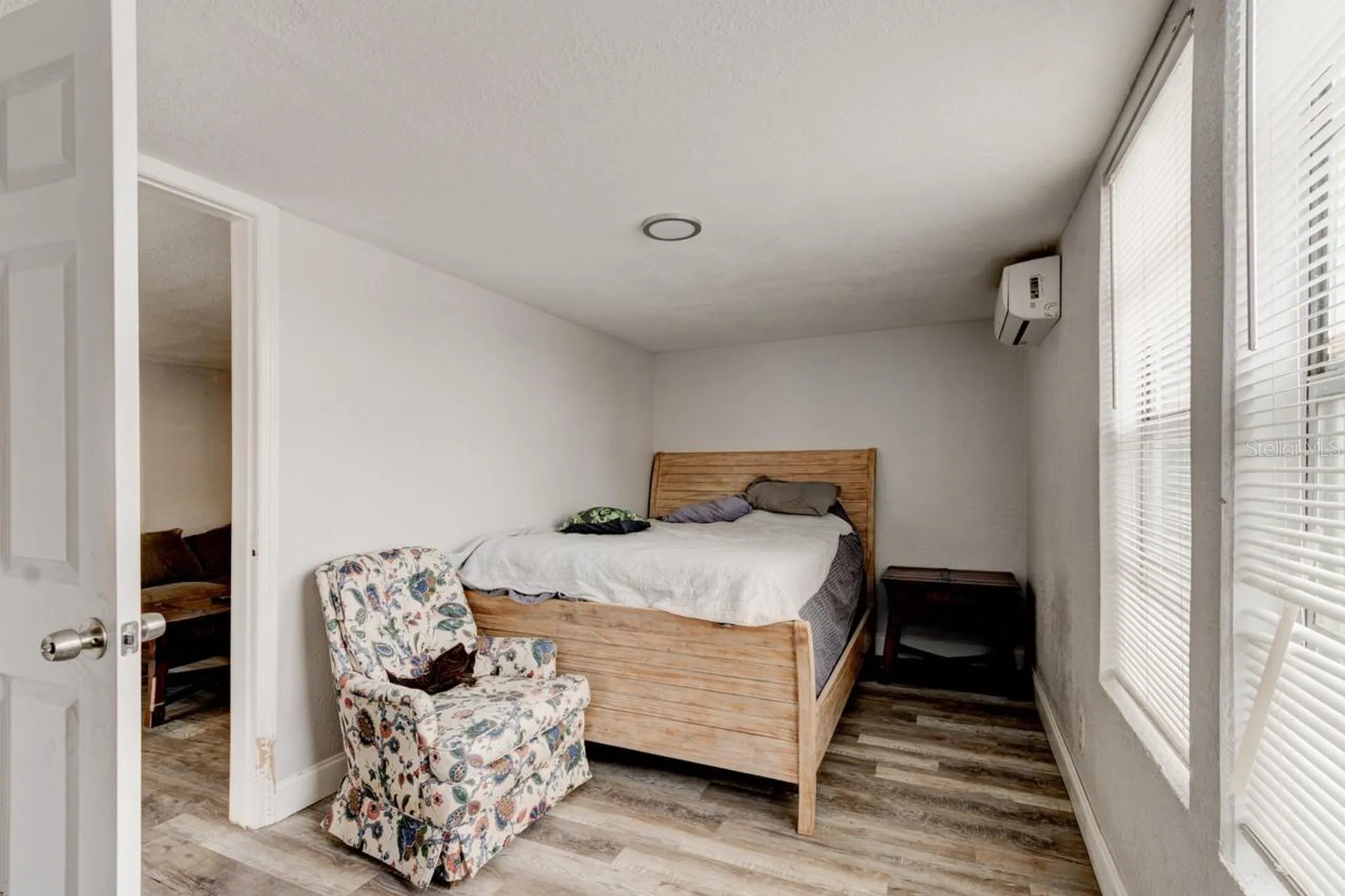 124 S Noble Daytona Beach FL 32118