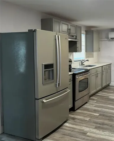 124 S Noble Daytona Beach FL 32118
