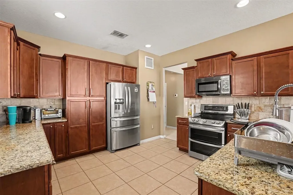 2130 Roanoke Springs Drive Ruskin FL 33570