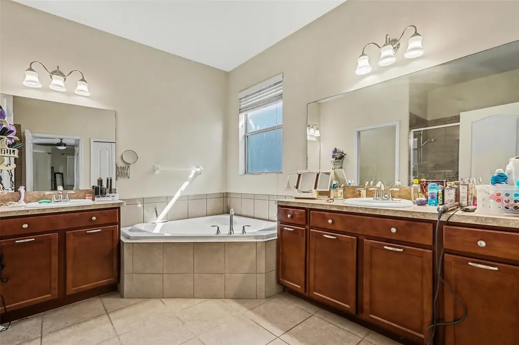 2130 Roanoke Springs Drive Ruskin FL 33570