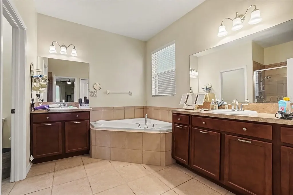 2130 Roanoke Springs Drive Ruskin FL 33570