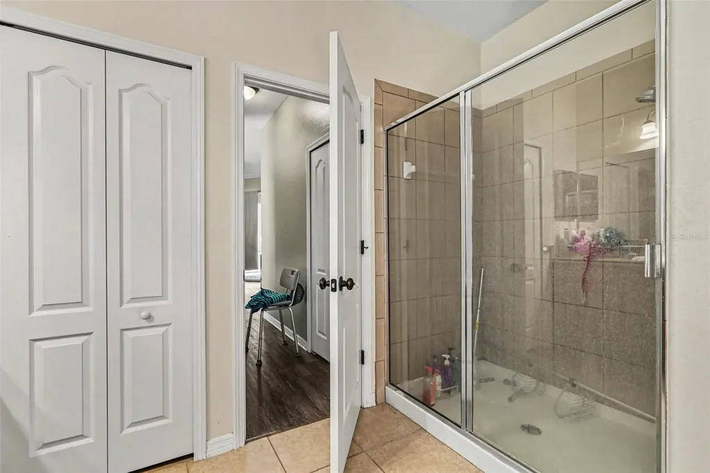 2130 Roanoke Springs Drive Ruskin FL 33570