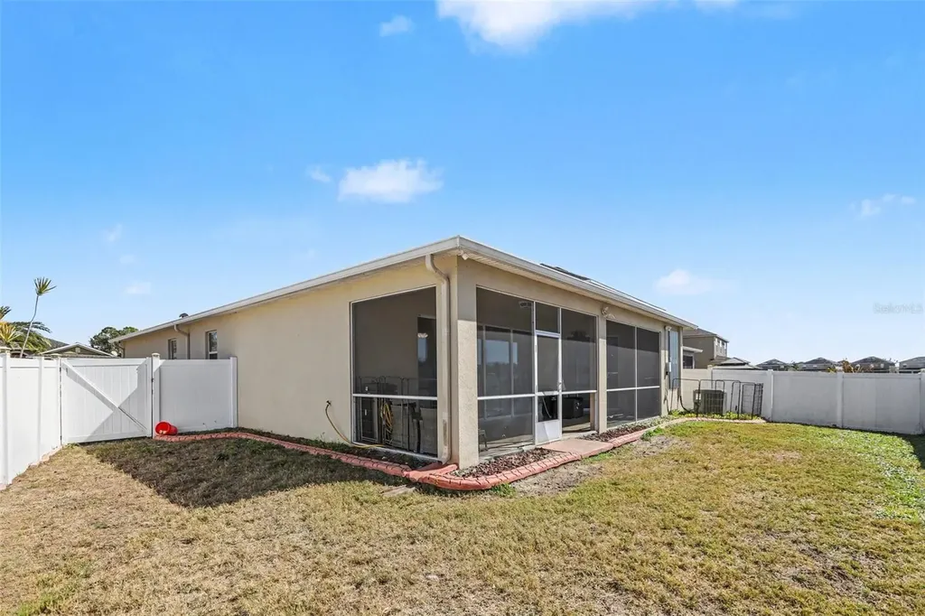 2130 Roanoke Springs Drive Ruskin FL 33570