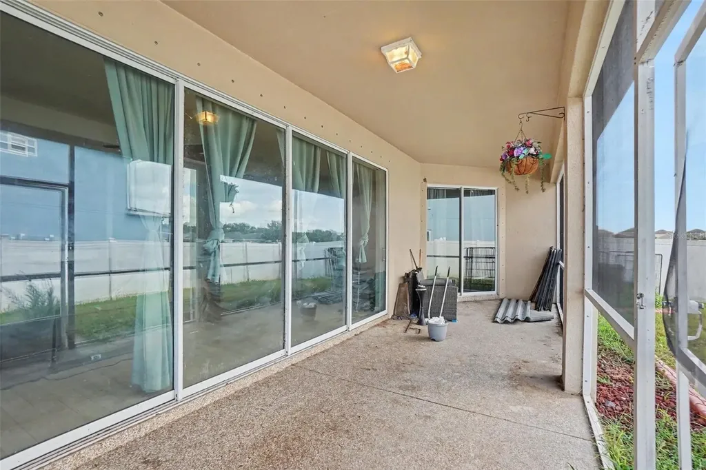 2130 Roanoke Springs Drive Ruskin FL 33570
