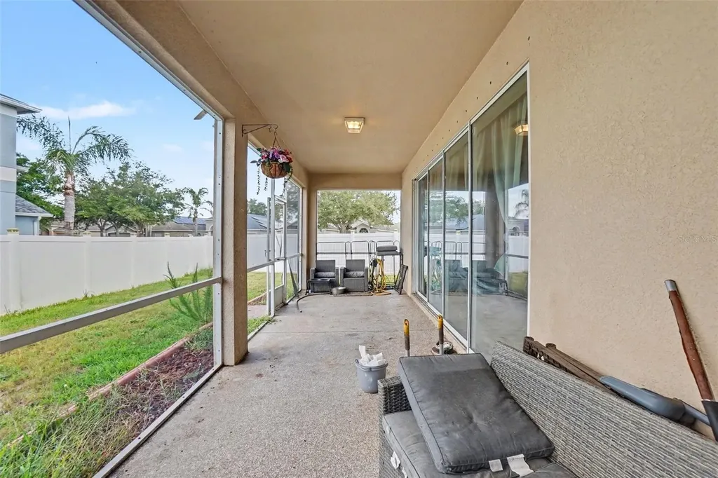 2130 Roanoke Springs Drive Ruskin FL 33570