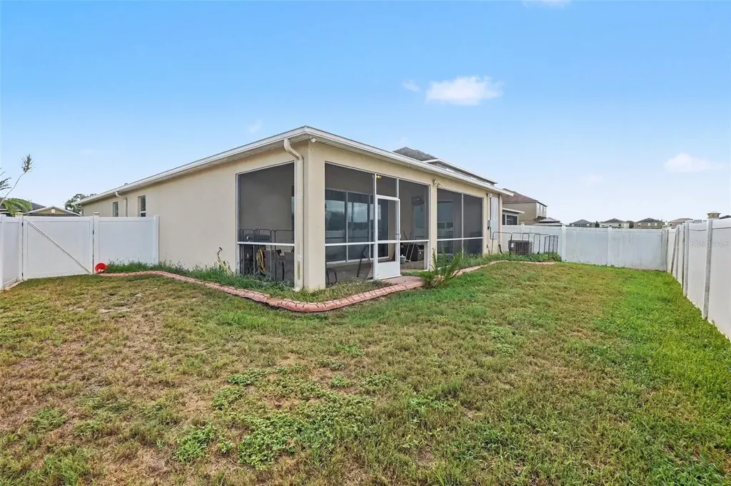 2130 Roanoke Springs Drive Ruskin FL 33570