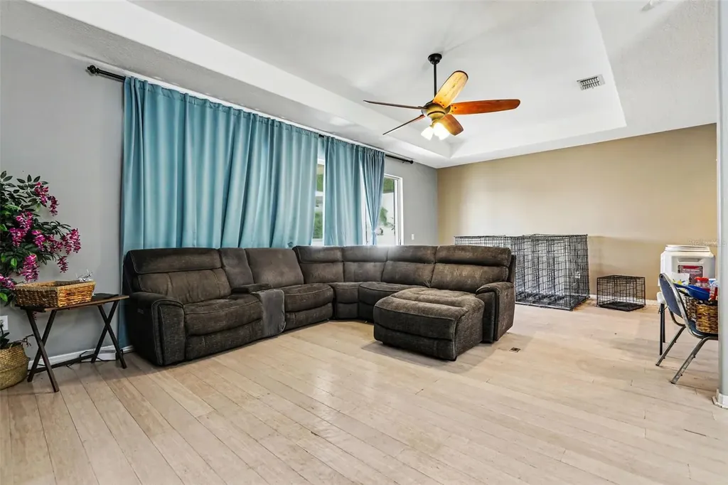 2130 Roanoke Springs Drive Ruskin FL 33570