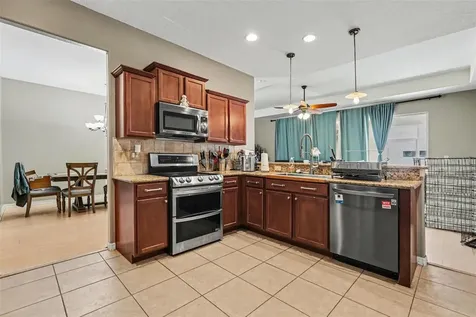 2130 Roanoke Springs Drive Ruskin FL 33570