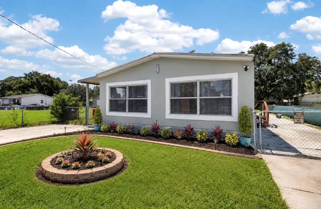 2715 Eaton Avenue Eaton Park FL 33840