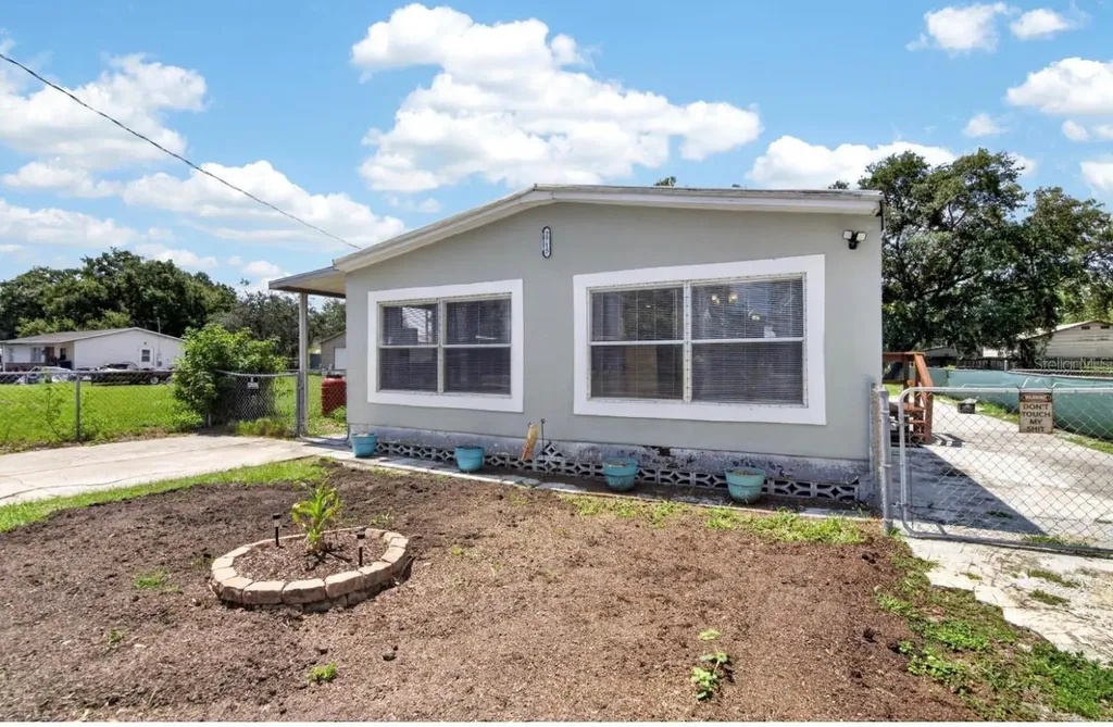 2715 Eaton Avenue Eaton Park FL 33840