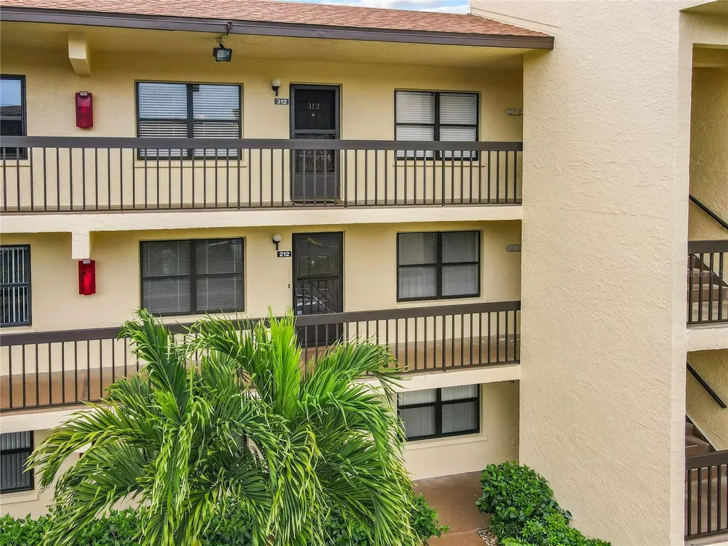 425 30th Avenue W Bradenton FL 34205