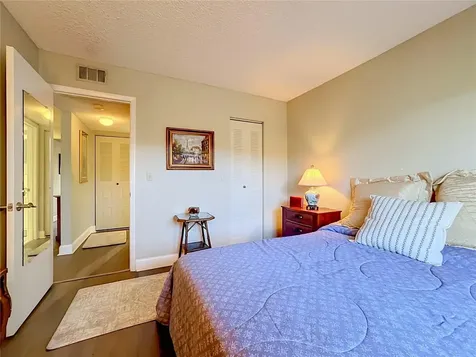 425 30th Avenue W Bradenton FL 34205