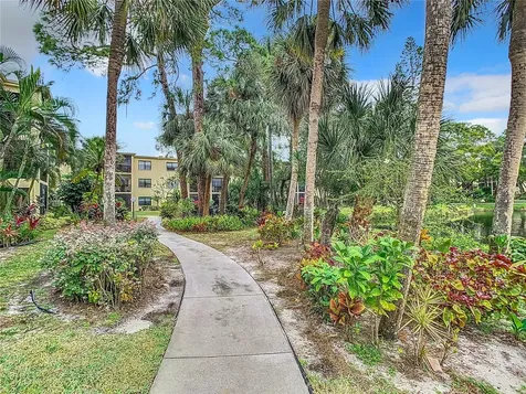 425 30th Avenue W Bradenton FL 34205