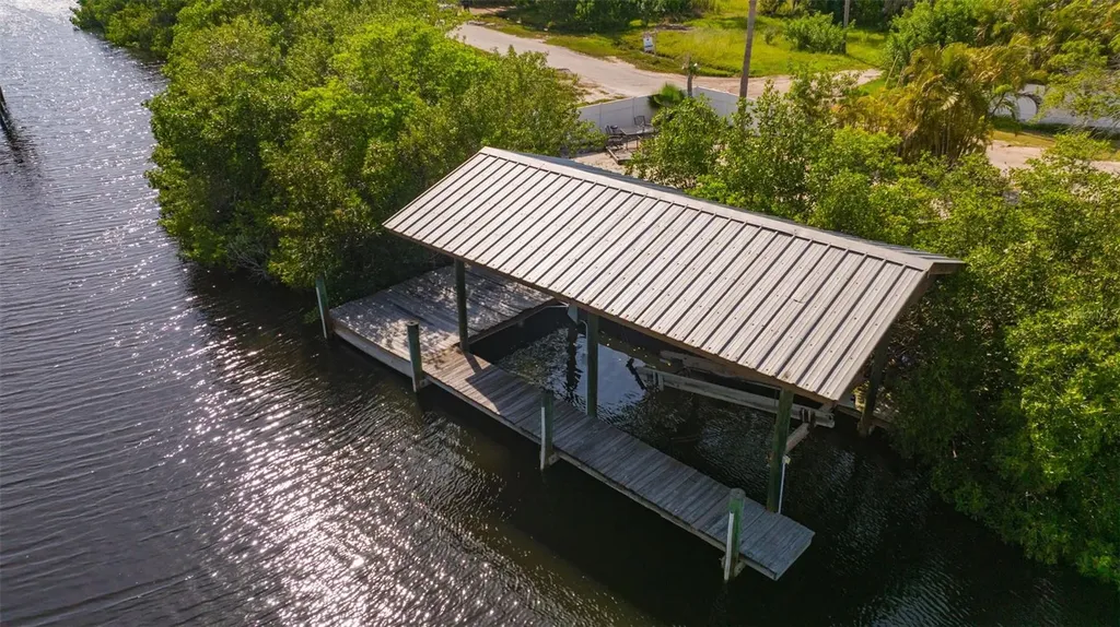 815 2nd Avenue NW Ruskin FL 33570