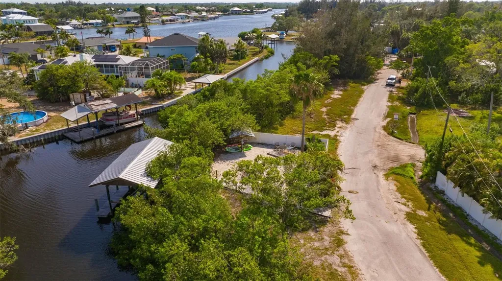 815 2nd Avenue NW Ruskin FL 33570
