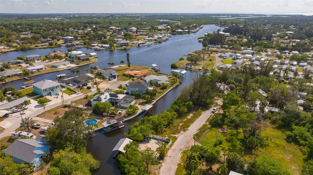 815 2nd Avenue NW Ruskin FL 33570