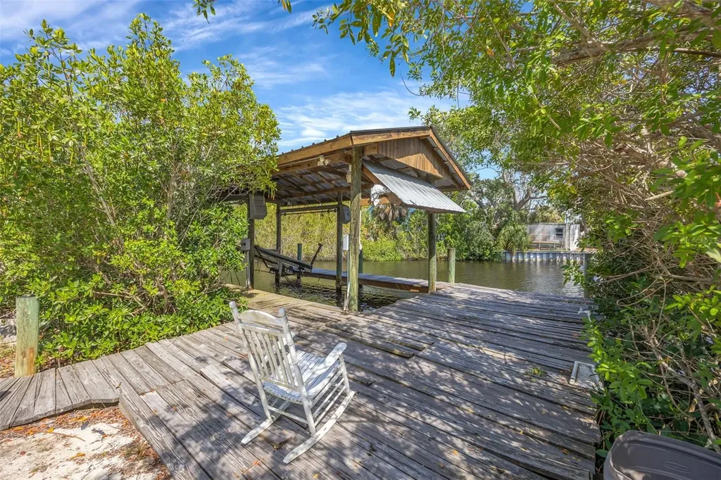 815 2nd Avenue NW Ruskin FL 33570