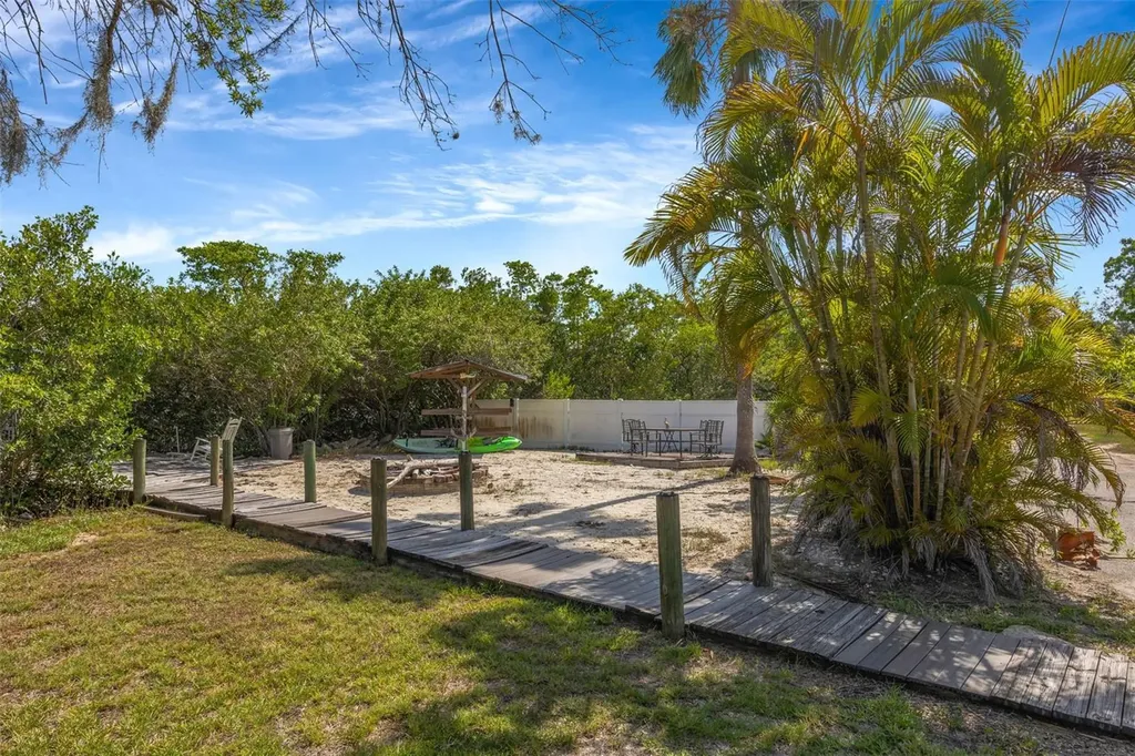 815 2nd Avenue NW Ruskin FL 33570