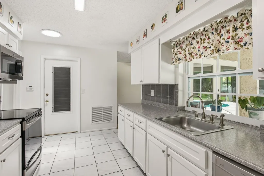 900 Mainsail Way Palm Harbor FL 34685