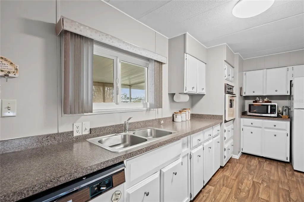 36957 Grace Avenue Zephyrhills FL 33542