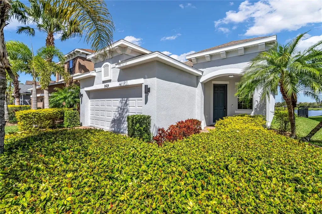 8424 Nandina Drive Sarasota FL 34240