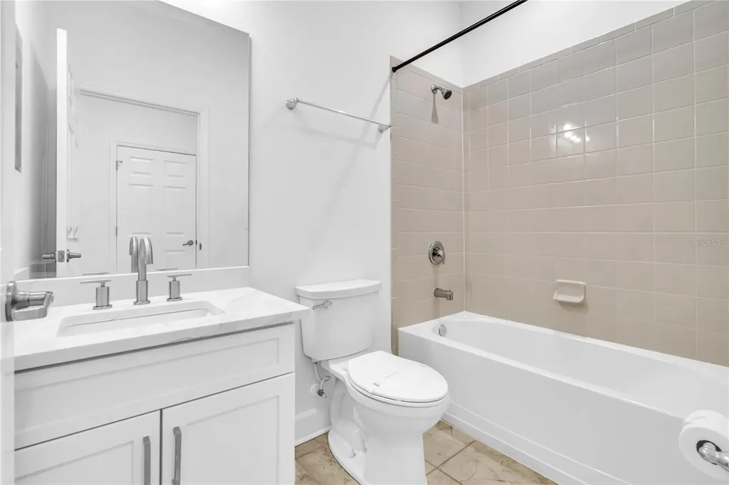8424 Nandina Drive Sarasota FL 34240