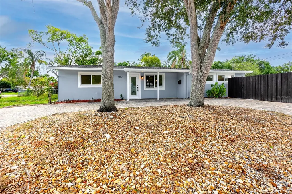 4095 Locust Street NE St Petersburg FL 33703