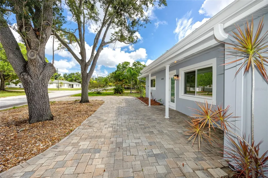 4095 Locust Street NE St Petersburg FL 33703