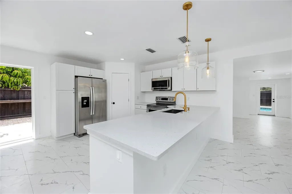 4095 Locust Street NE St Petersburg FL 33703