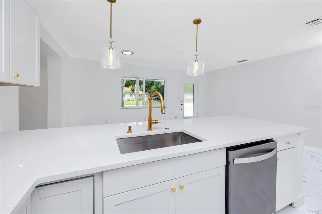 4095 Locust Street NE St Petersburg FL 33703