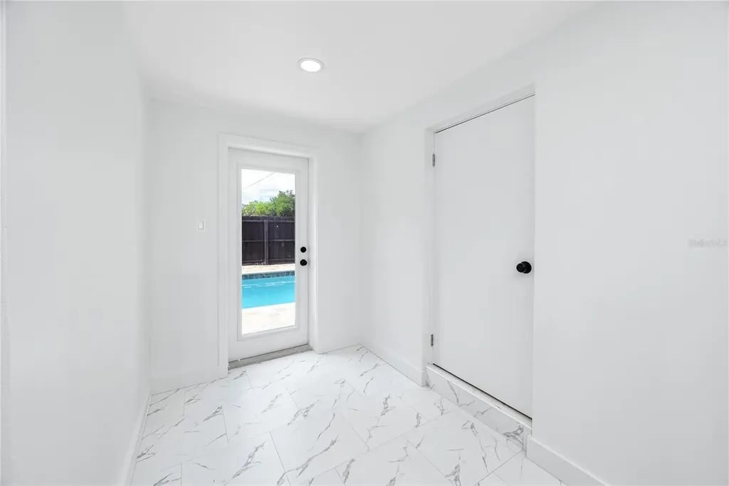 4095 Locust Street NE St Petersburg FL 33703