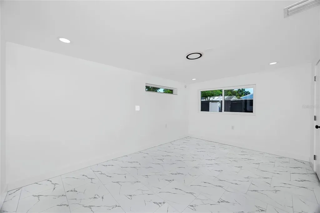 4095 Locust Street NE St Petersburg FL 33703