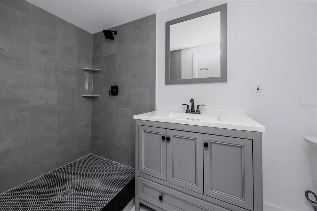 4095 Locust Street NE St Petersburg FL 33703