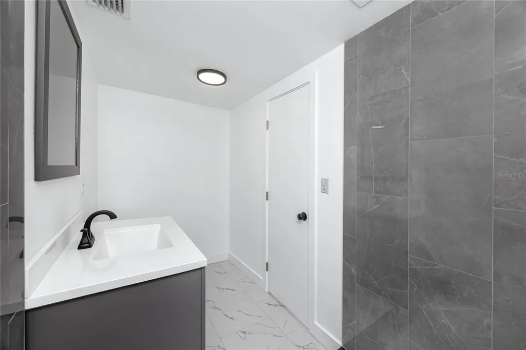 4095 Locust Street NE St Petersburg FL 33703