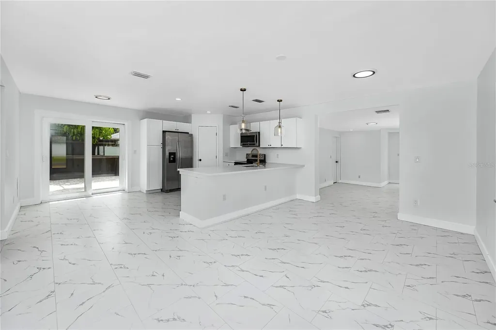 4095 Locust Street NE St Petersburg FL 33703